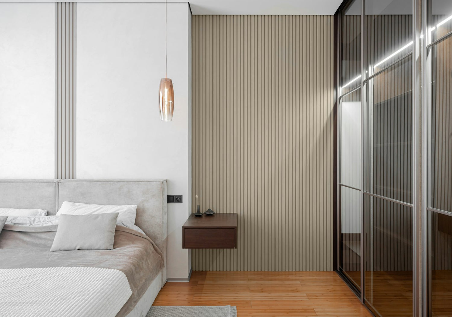 Dormitorio minimalista y luminoso, evocando el descanso y dormir mejor
