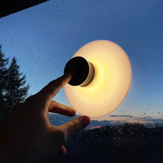Luz nocturna cálida regulable con ventosa